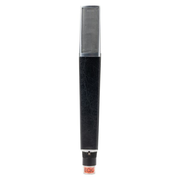 Sennheiser MD 441-U dynamisches Mikrofon mit schwarzem Gehäuse, Metallkorb und XLR-Anschluss, stehend.