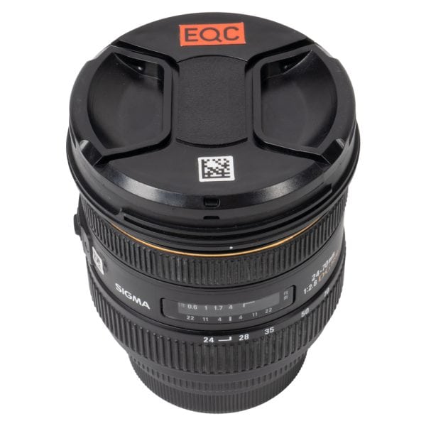 Sigma 24-70mm f/2.8 DG HSM Zoomobjektiv für Canon EF mit Objektivdeckel und Brennweitenskala, von oben.