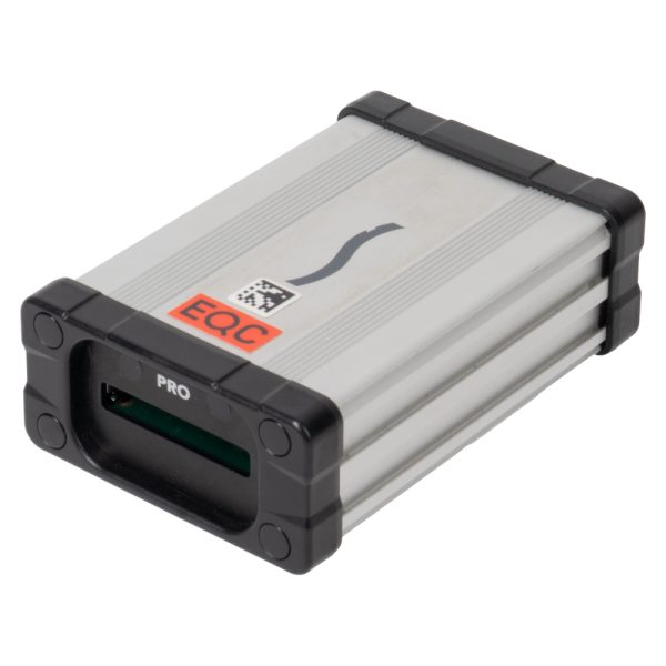 Sonnet Echo Thunderbolt Kartenleser für SxS- und ExpressCard-Karten mit Alu-Gehäuse und Kartenschacht.