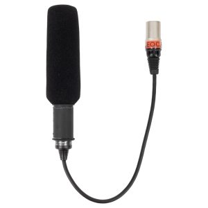 Sony ECM-XM1 Richtrohrmikrofon mit Schaumstoff-Windschutz und fest angeschlossenem Kabel mit XLR-Stecker.