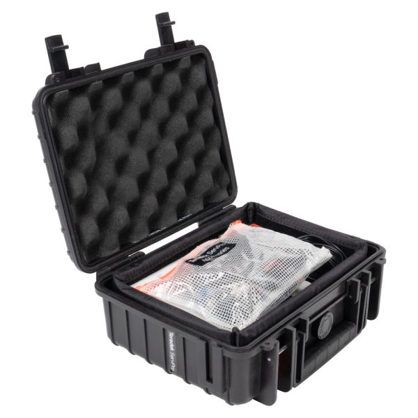 Teradek Serv Pro Video-WLAN-Server mit Zubehör verstaut im geöffneten Transportkoffer mit Schaumstoffdeckel.