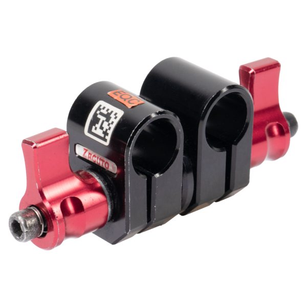 Zacuto Z-Mount Zwivel 2 Schwenk-Adapter von der anderen Seite mit zwei Rod-Aufnahmen und roten Klemmhebeln.