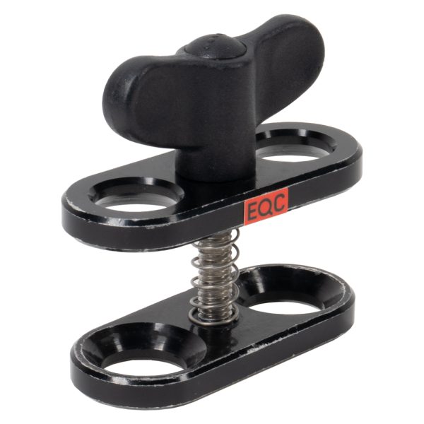rowa Arm Mounting Kit Klemme mit Flügelschraube, Feder und zwei Öffnungen je Backe, schräg von vorne.
