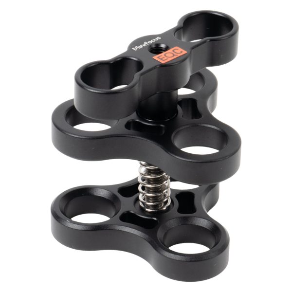 rowa Arm Mounting Kit Dreifachklemme mit Feder und drei Öffnungen je Backe, schräg von oben gesehen.