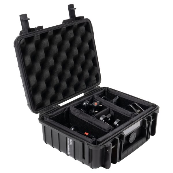 rowa Arm Mounting Kit verstaut im geöffneten schwarzen Koffer mit Schaumstoffdeckel und Trennwänden.